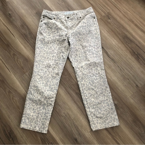 CHICO’S PLATINUM DENIM Cream Gray Cheetah Print Straight Leg Jeans Women 1(8/10) - Picture 1 of 9